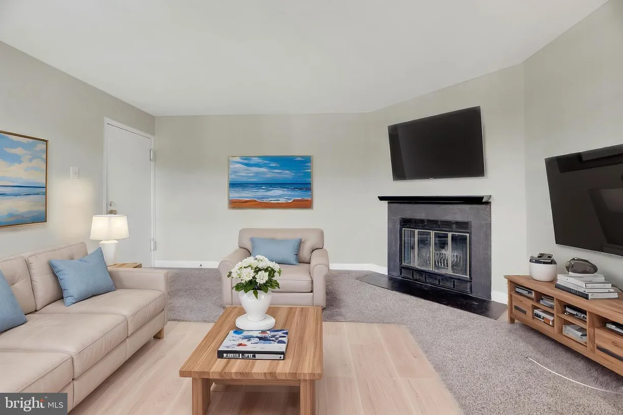 Washington Metro Area Real Estate | View 2104 N Scott St, 33 | Listing