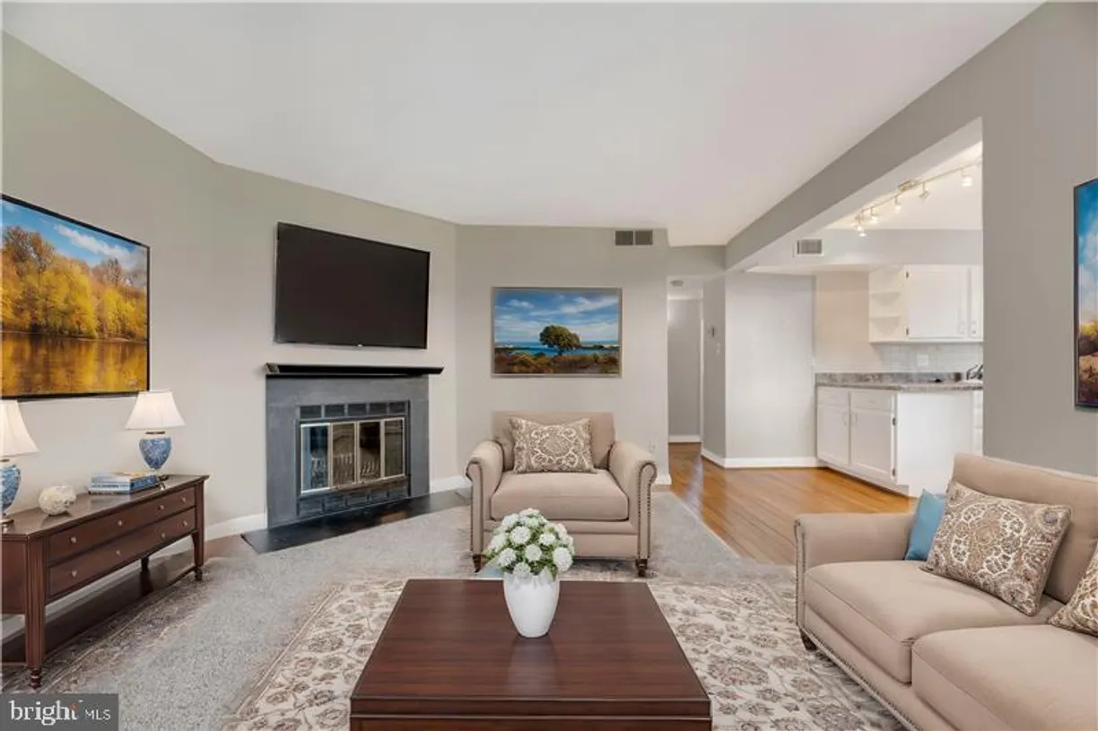 Washington Metro Area Real Estate | View 2104 N Scott St, 33 | Listing