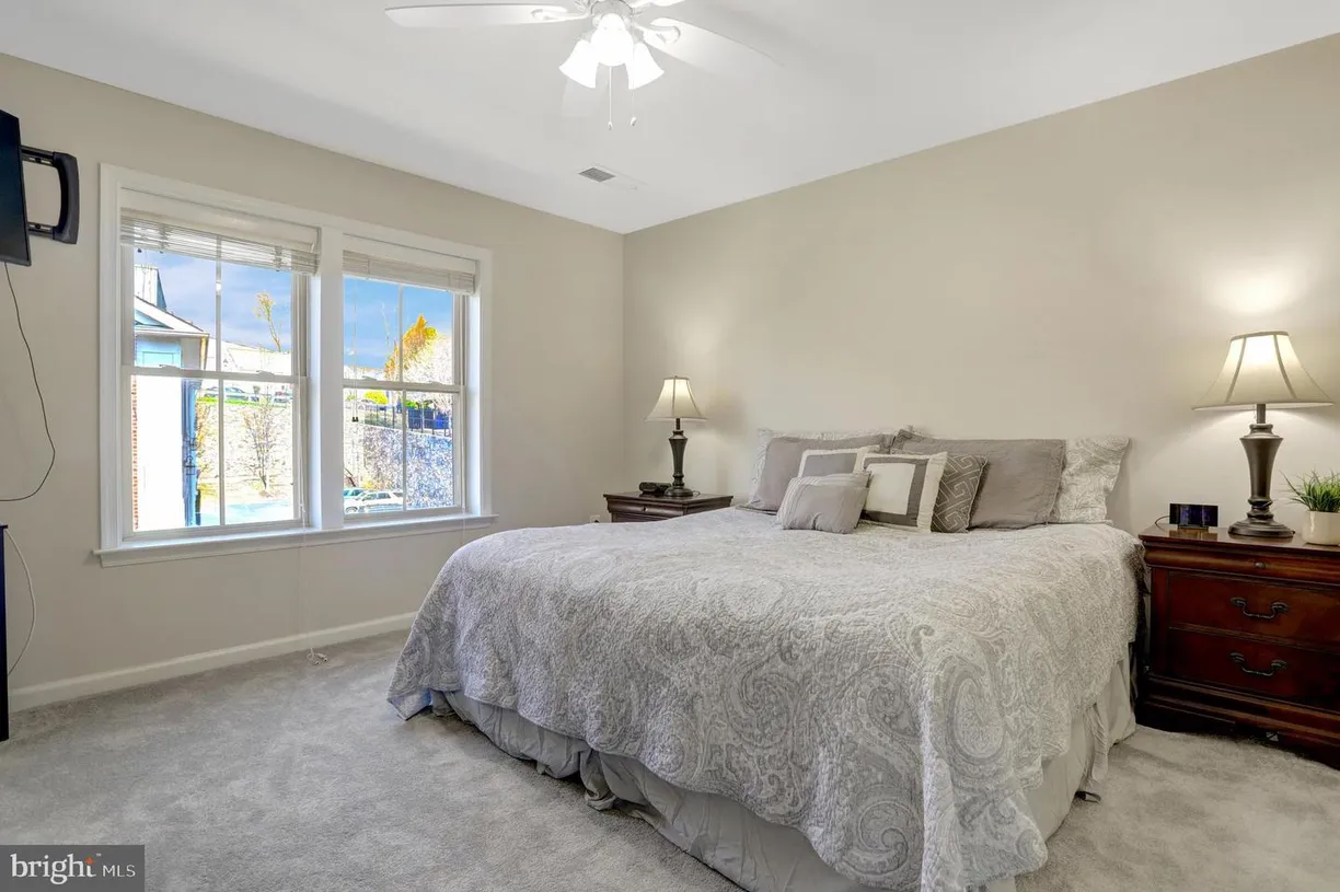 Washington Metro Area Real Estate | View 2537 S Kenmore Ct | 3 Beds, 3 Baths