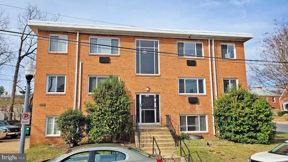 Washington Metro Area Real Estate | View 2301 6th St S, 3 | 2 Beds