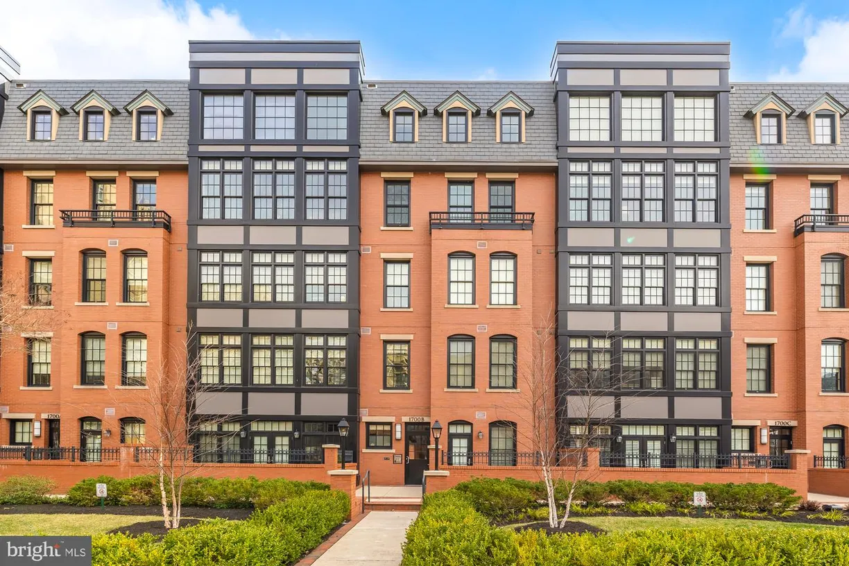 Washington Metro Area Real Estate | View 1700 Clarendon Blvd, 126 | 2 Beds, 1 Bath