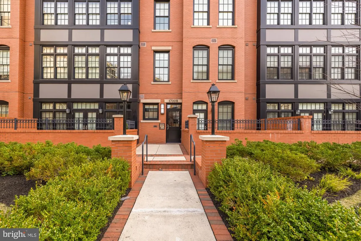 Washington Metro Area Real Estate | View 1700 Clarendon Blvd, 126 | Listing