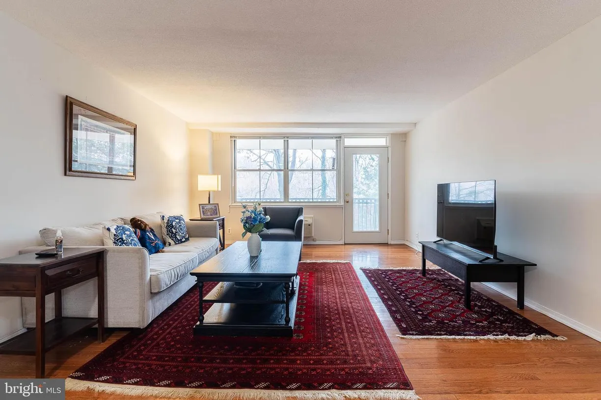 Washington Metro Area Real Estate | View 2030 N Adams St, 306 | 2 Beds, 1 Bath
