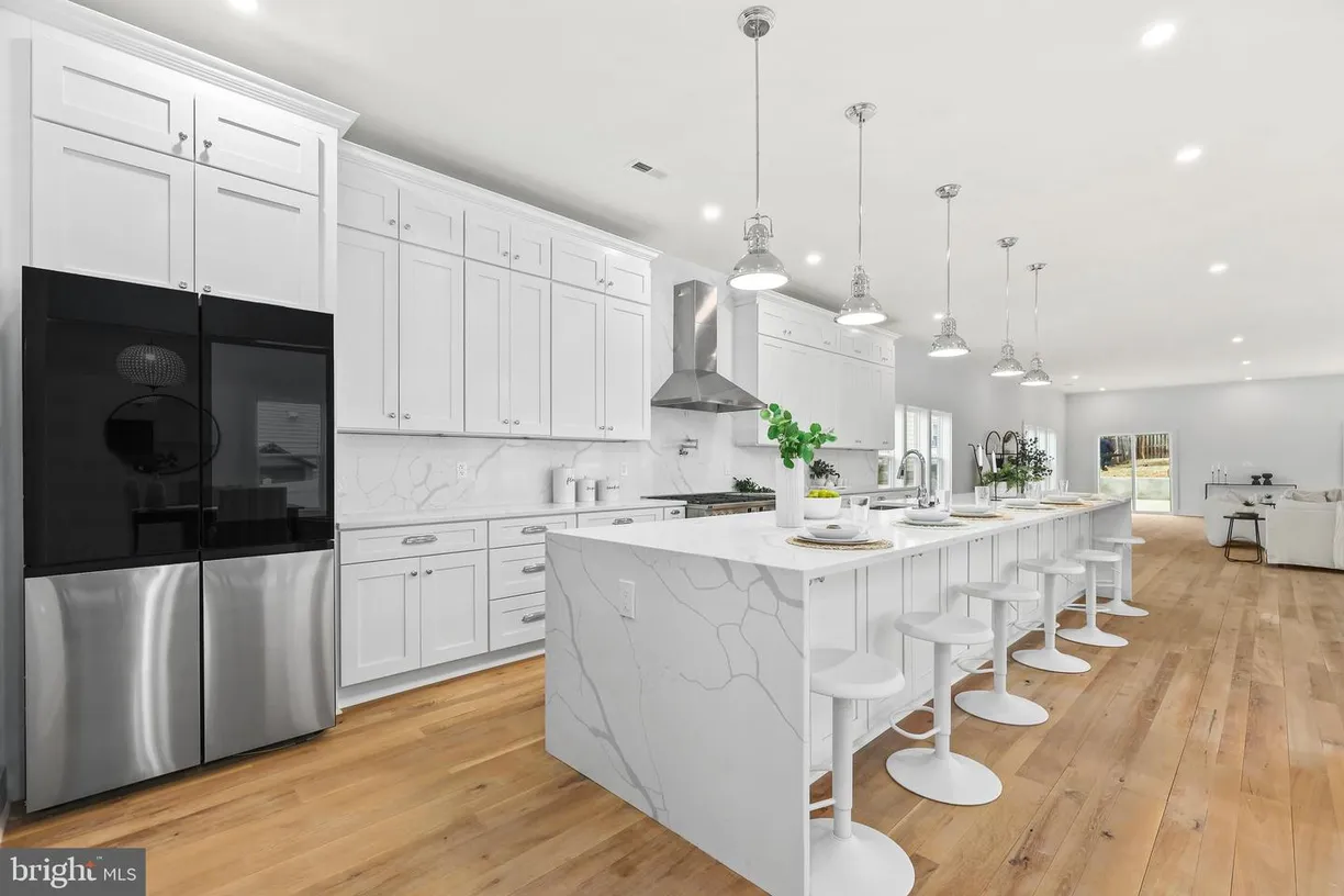 Washington Metro Area Real Estate | View 1713 N Cameron St | 6 Beds