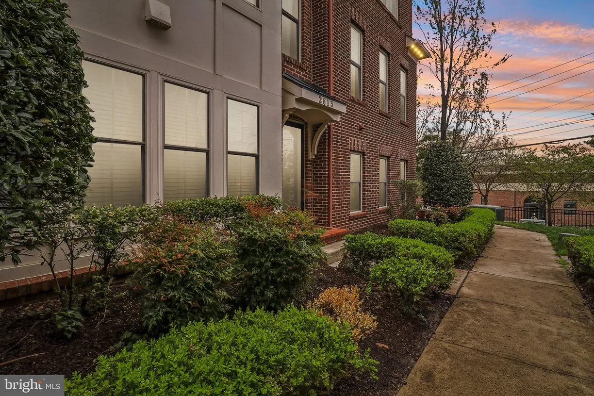 Washington Metro Area Real Estate | View 2613 S Kenmore Ct S | Listing