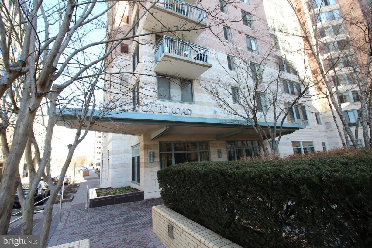 Washington Metro Area Real Estate | View 851 N Glebe Rd, 1902 | 1 Bed