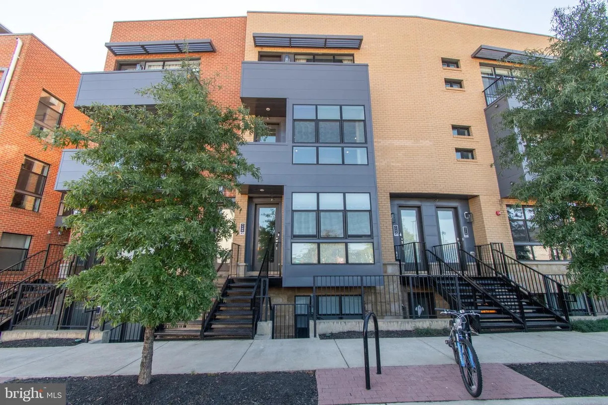 Washington Metro Area Real Estate | View 1108 S Highland St, 3 | 2 Beds