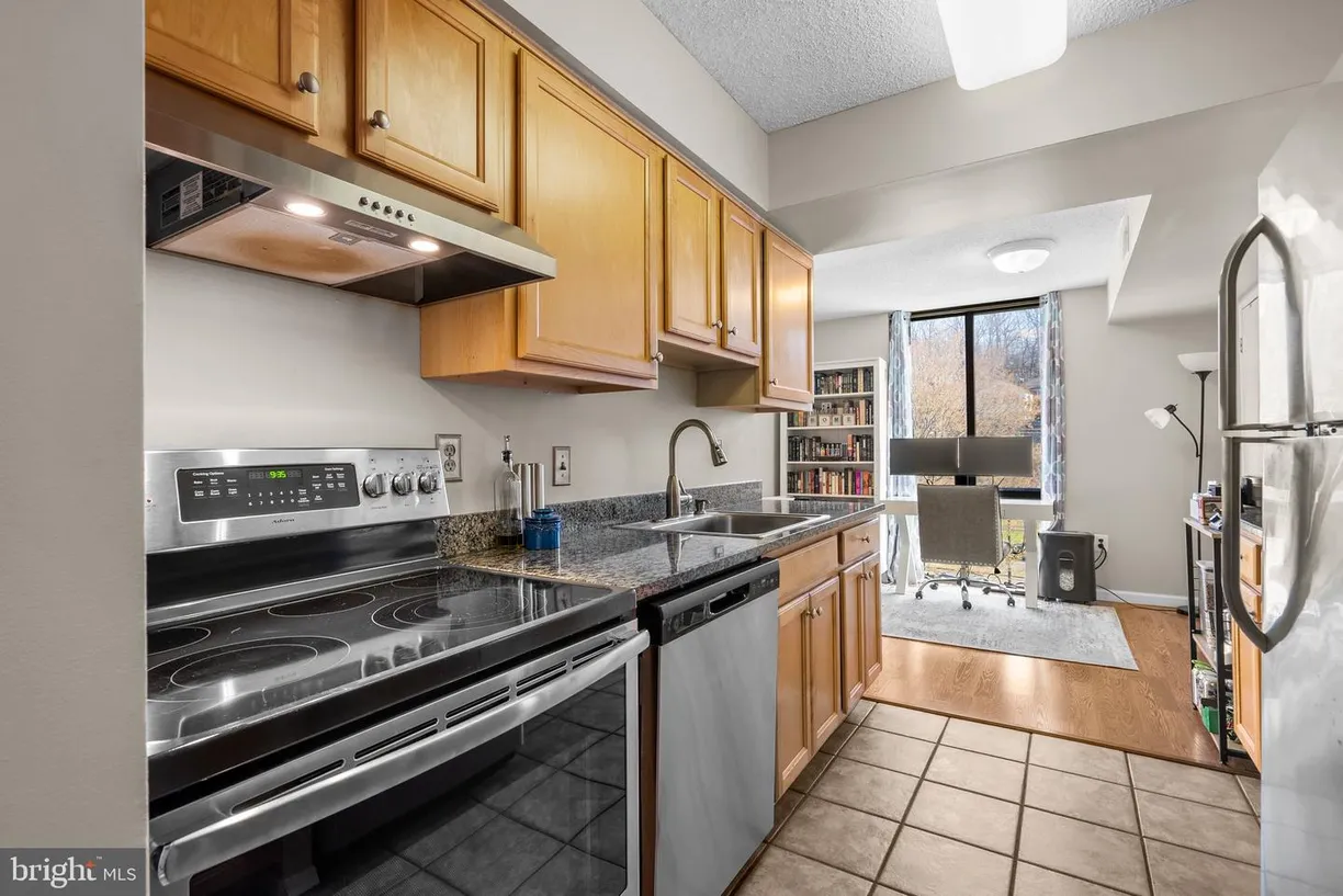 Washington Metro Area Real Estate | View 4500 S Four Mile Run Dr S, 231 | 1 Bed, 1 Bath