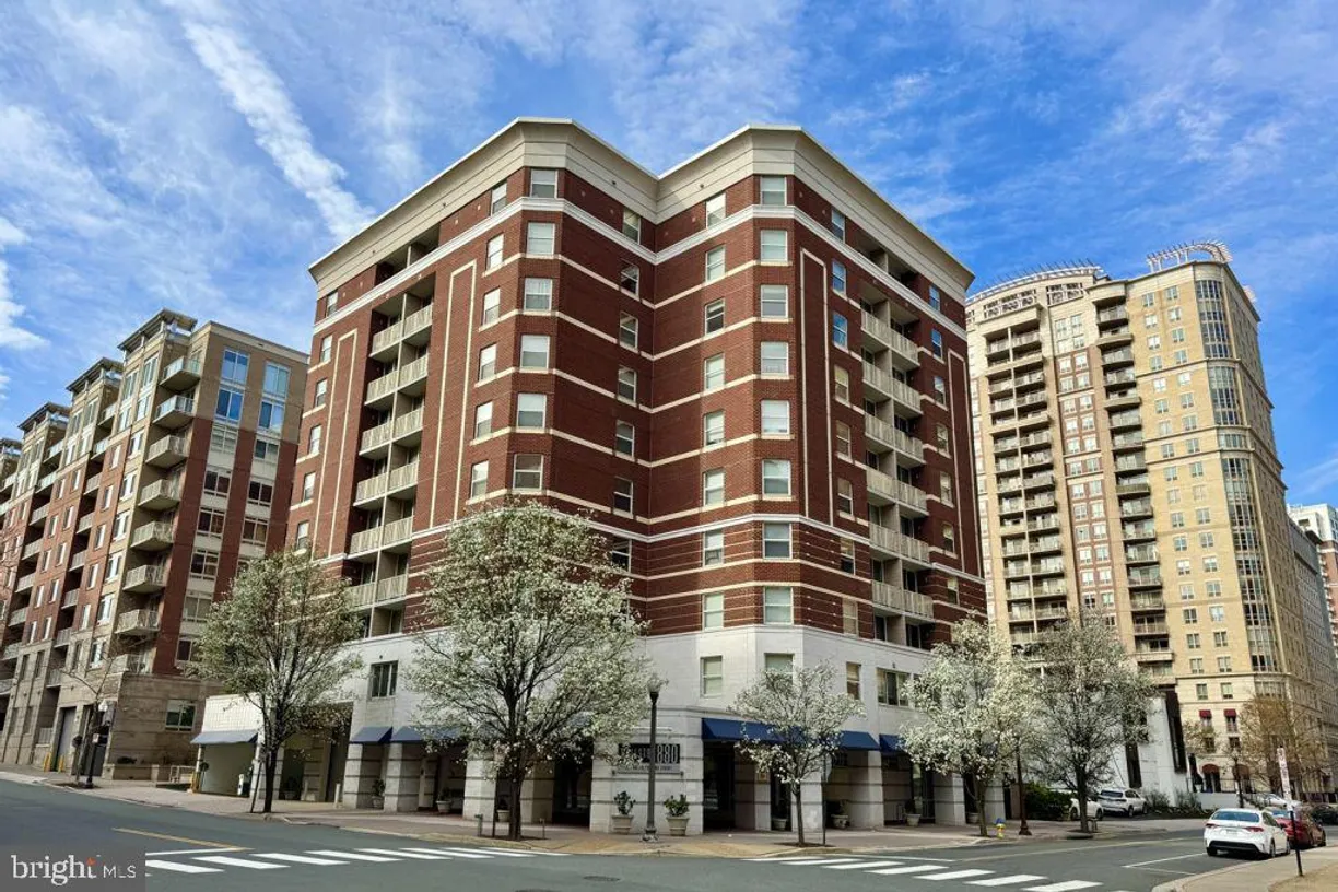 Washington Metro Area Real Estate | View 880 N Pollard St, 405 | 2 Beds, 2 Baths
