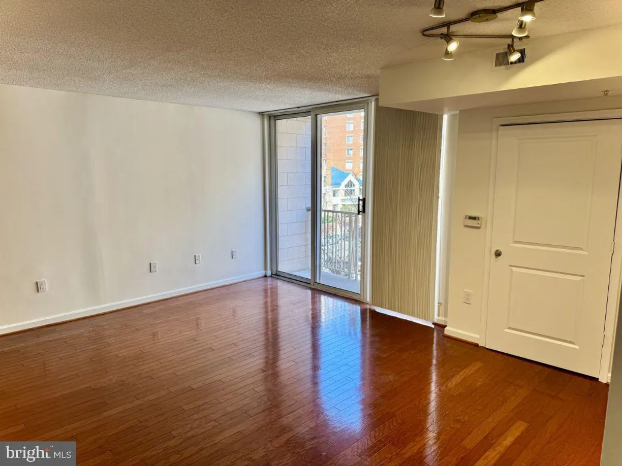 Washington Metro Area Real Estate | View 880 N Pollard St, 405 | Listing