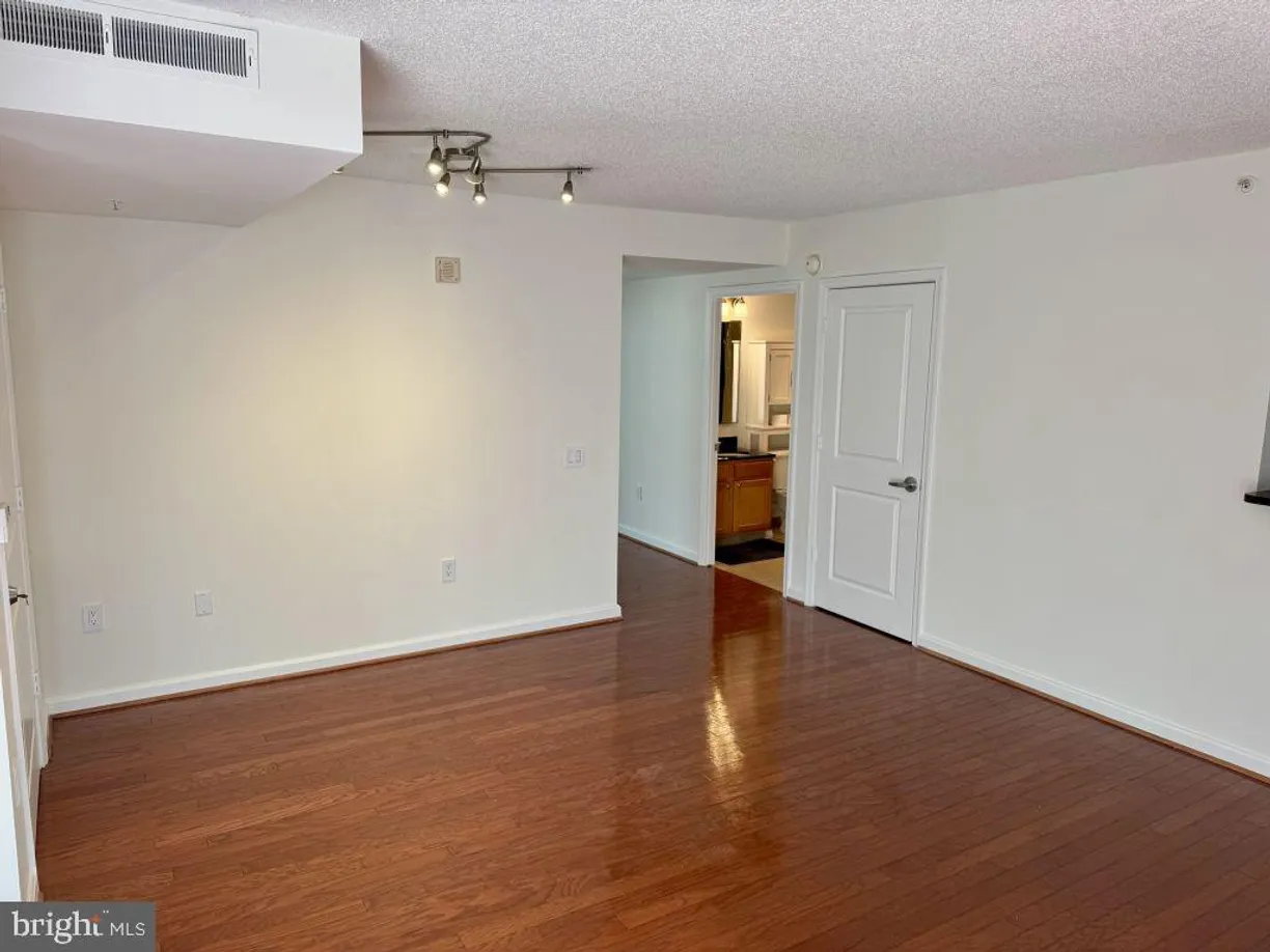 Washington Metro Area Real Estate | View 880 N Pollard St, 405 | Listing