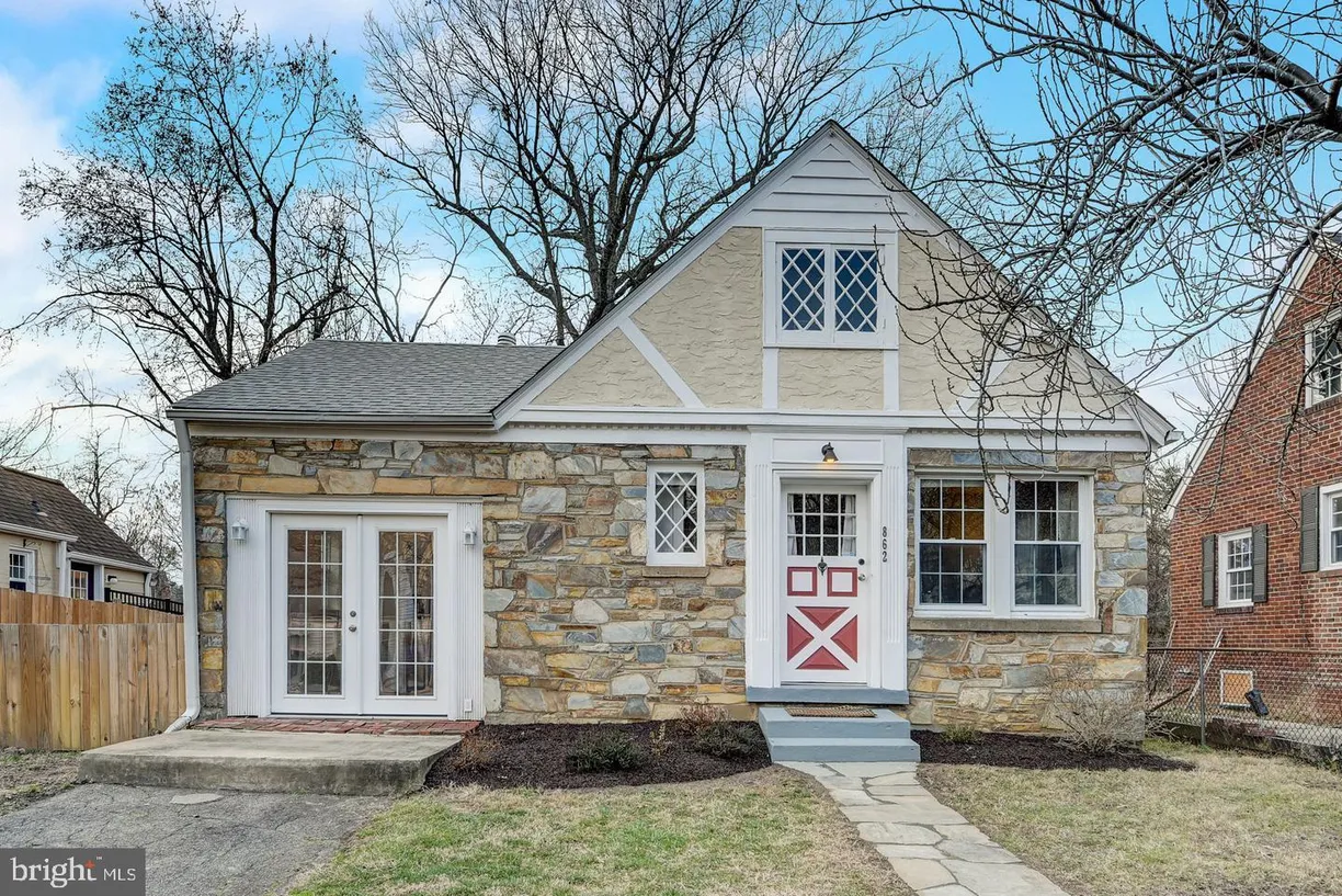Washington Metro Area Real Estate | View 862 N Abingdon St | 3 Beds