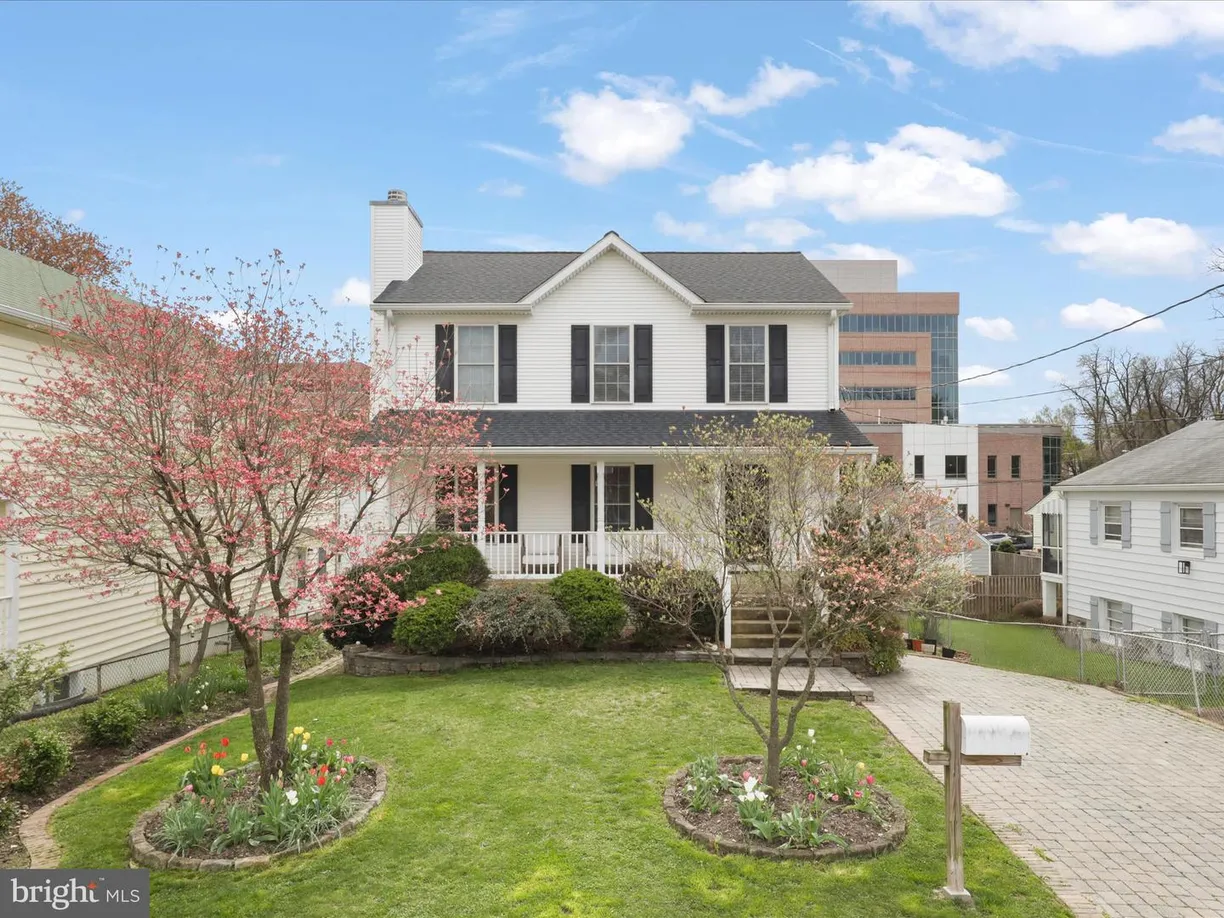 Washington Metro Area Real Estate | View 5128 19th Rd N, upper Two Levels | 4 Beds