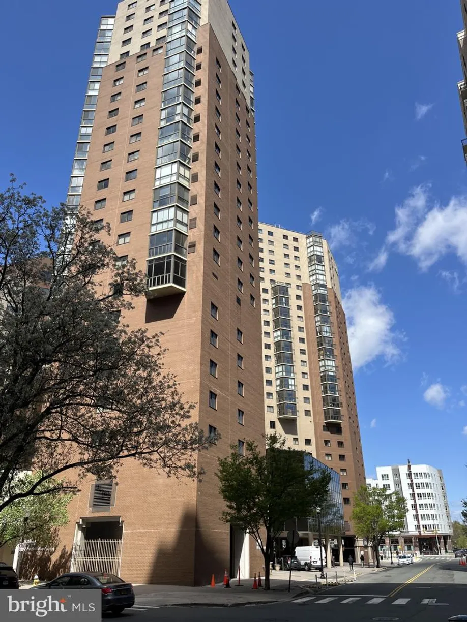Washington Metro Area Real Estate | View 900 N Stafford St, 1404 | 1 Bed