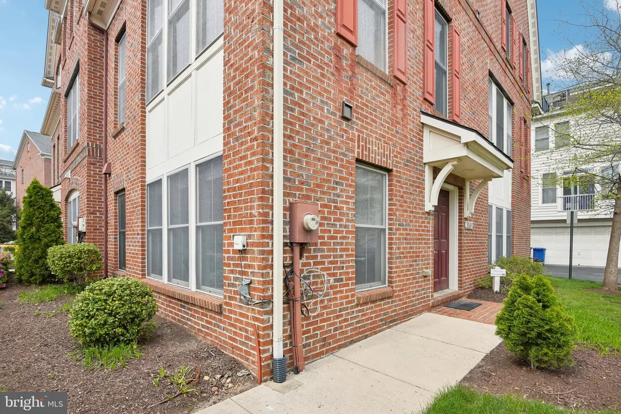 Washington Metro Area Real Estate | View 3501 S Four Mile Run Dr | Listing