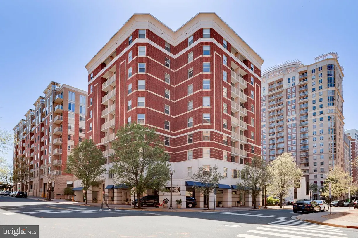 Washington Metro Area Real Estate | View 880 N Pollard St, 223 | 2 Beds, 1 Bath