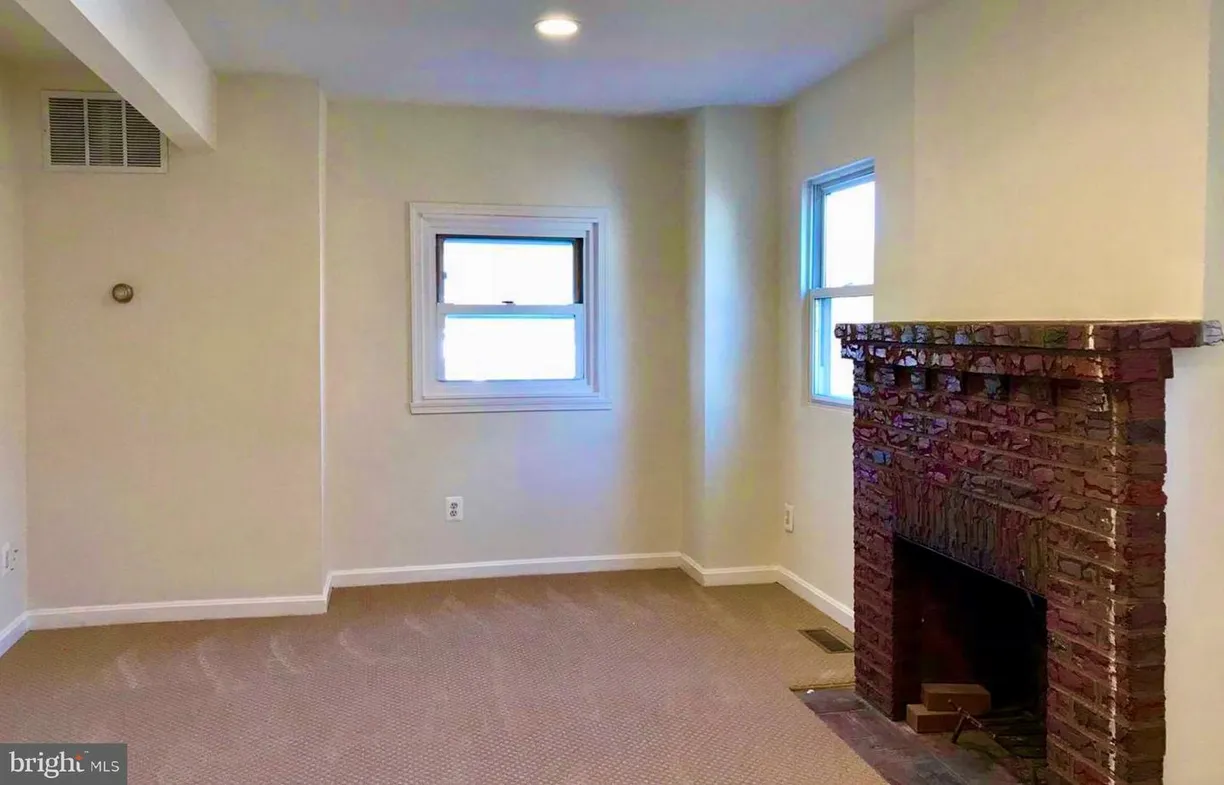 Washington Metro Area Real Estate | View 2416 Arlington Blvd, 2 | Listing