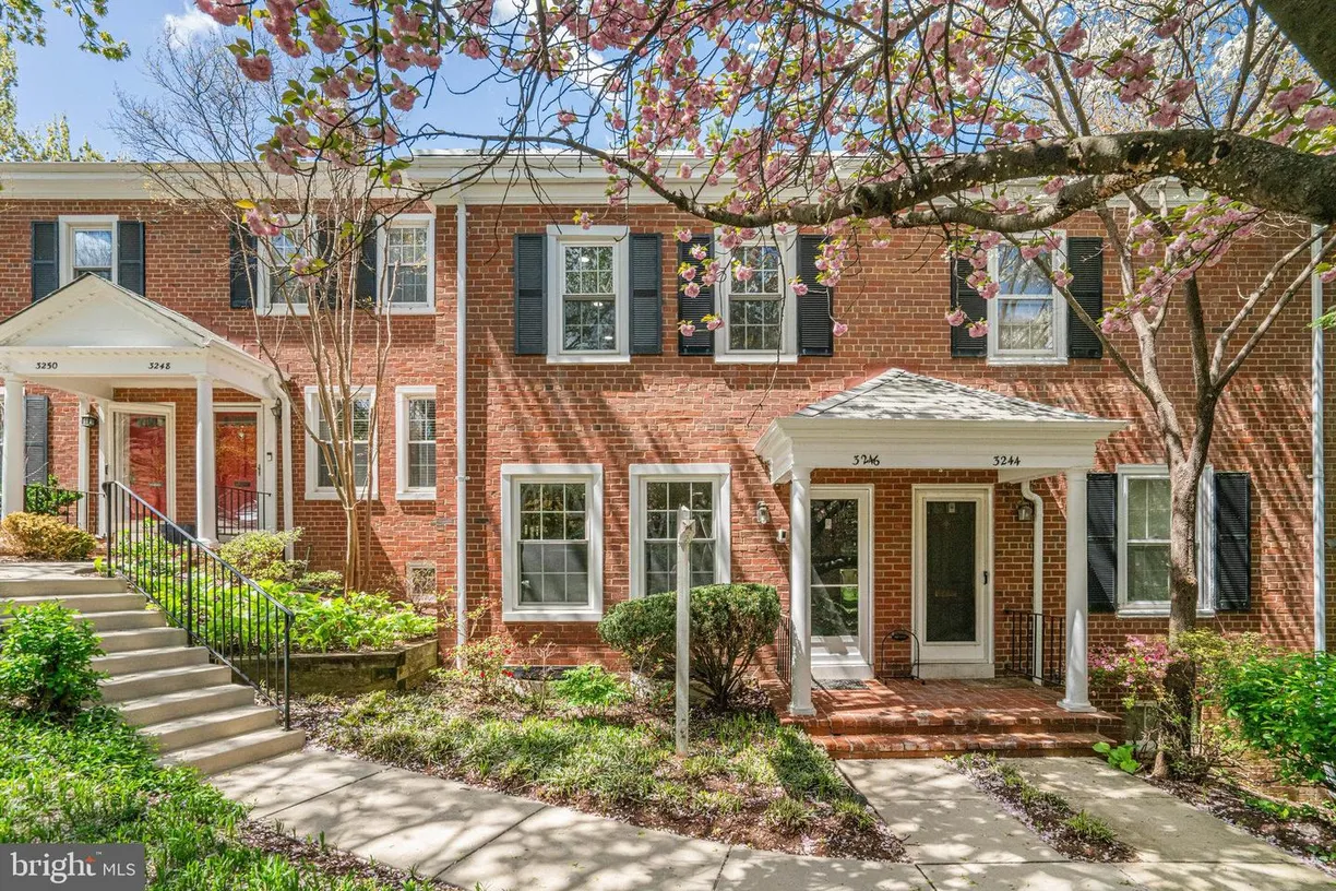 Washington Metro Area Real Estate | View 3246 S Utah St | 2 Beds, 2 Baths