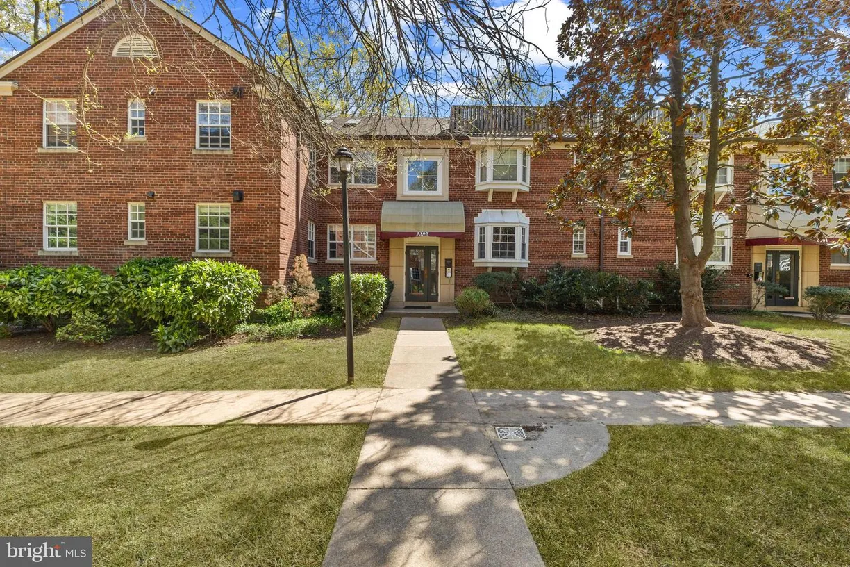 Washington Metro Area Real Estate | View 2103 N Taft St, 113 | 2 Beds, 1 Bath