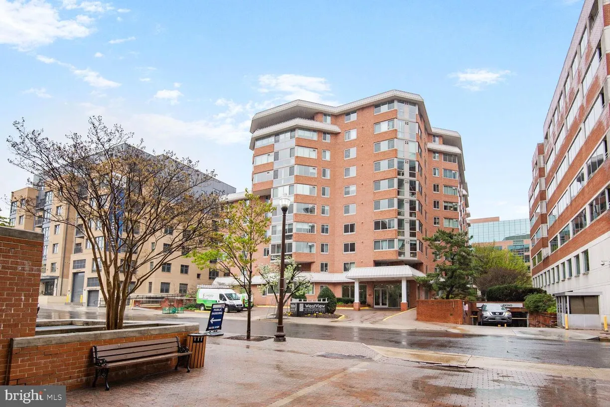 Washington Metro Area Real Estate | View 1001 N Vermont St N, 109 | 2 Beds
