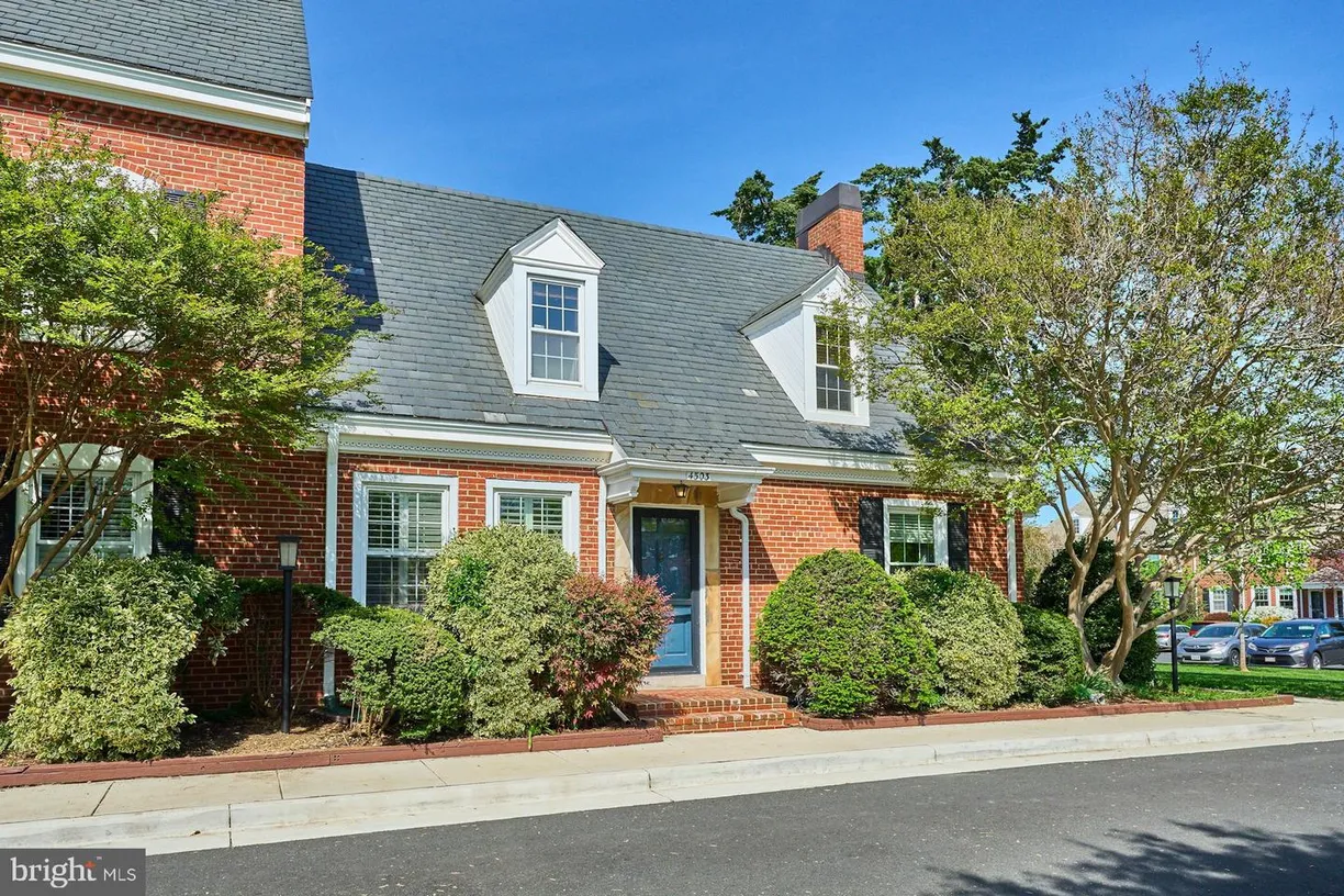 Washington Metro Area Real Estate | View 4503 36th St S | 1 Bed, 2 Baths
