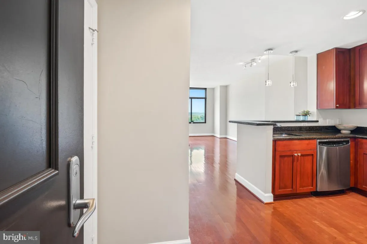 Washington Metro Area Real Estate | View 3650 S Glebe Rd, 555 | Listing