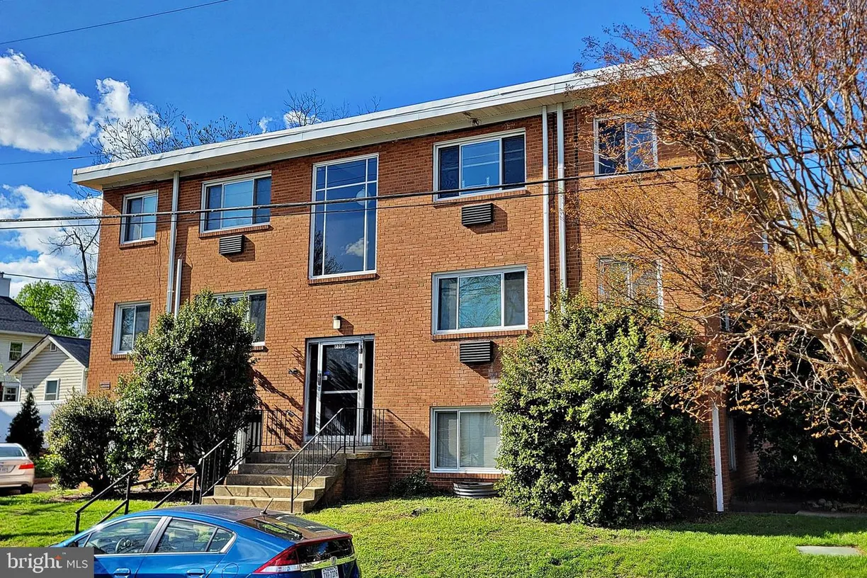 Washington Metro Area Real Estate | View 2301 6th St S, 1 | 3 Beds
