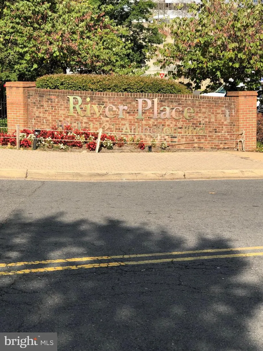 Washington Metro Area Real Estate | View 1021 Arlington Blvd, 608 | Listing