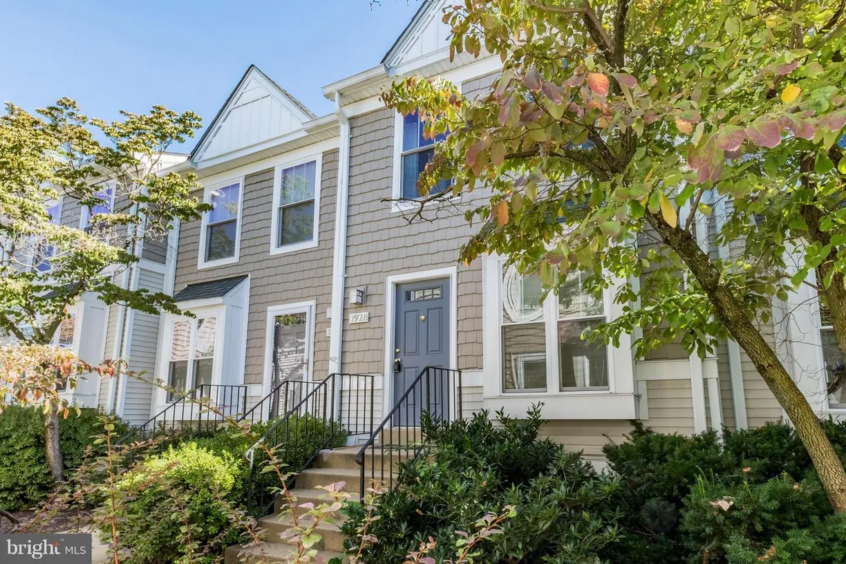 Washington Metro Area Real Estate | View 3928 9th Rd S | 2 Beds