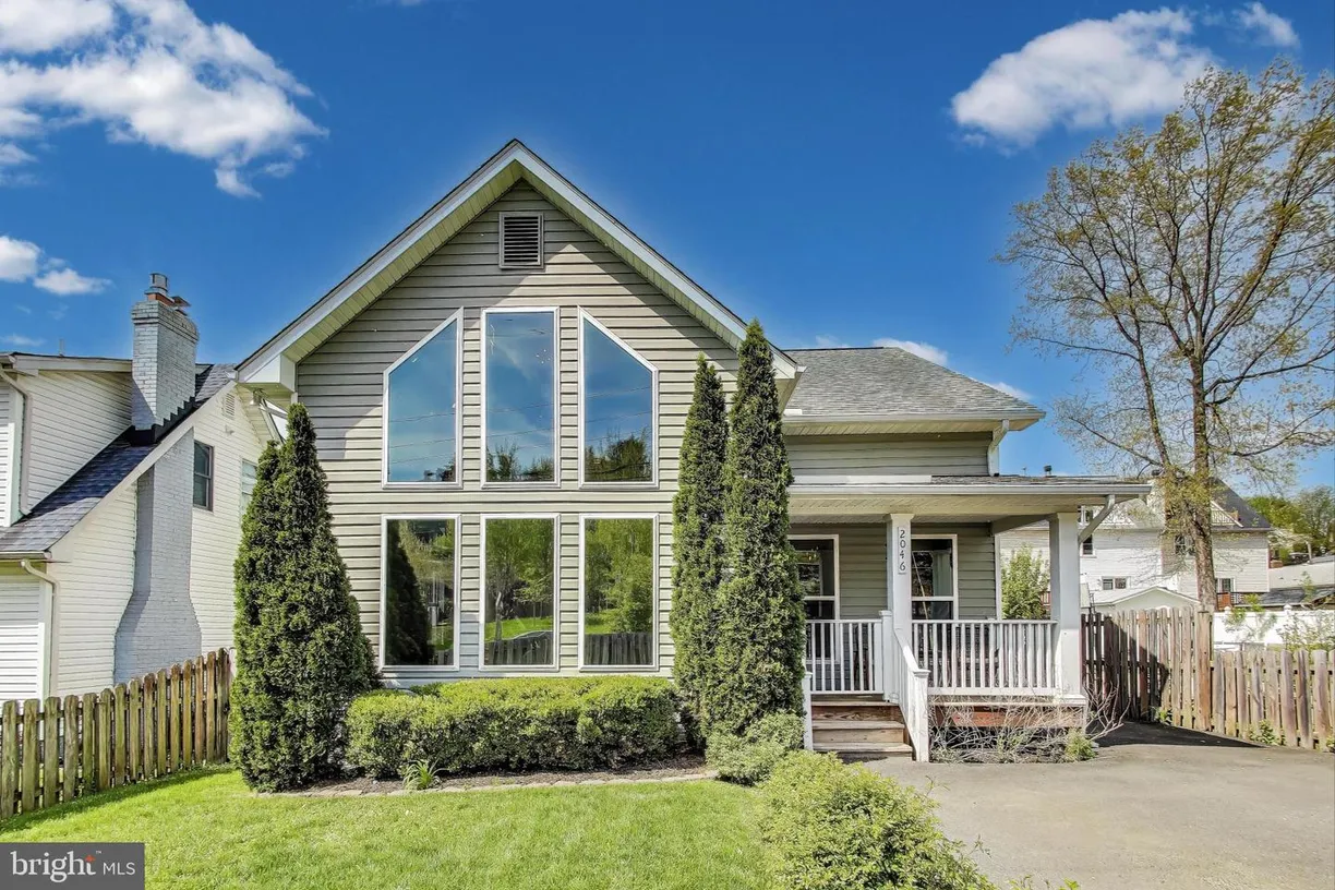 Washington Metro Area Real Estate | View 2046 S Shirlington Rd | 3 Beds, 2 Baths