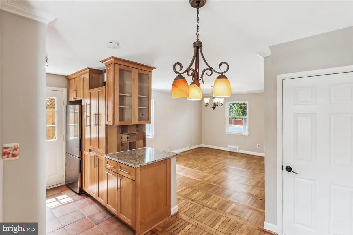 Washington Metro Area Real Estate | View 829 S Ivy St | Listing