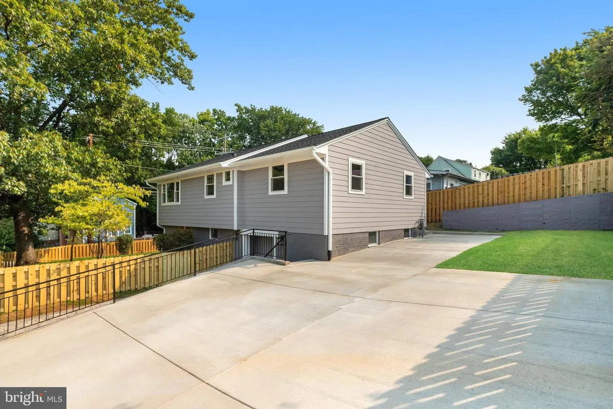 Washington Metro Area Real Estate | View 1601 S Stafford St | 4 Beds, 3 Baths