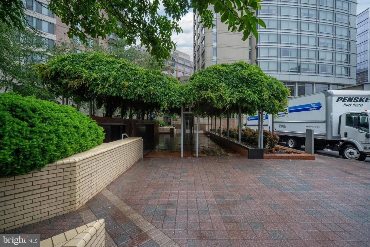 Washington Metro Area Real Estate | View 851 N Glebe Rd, 1407 | Listing