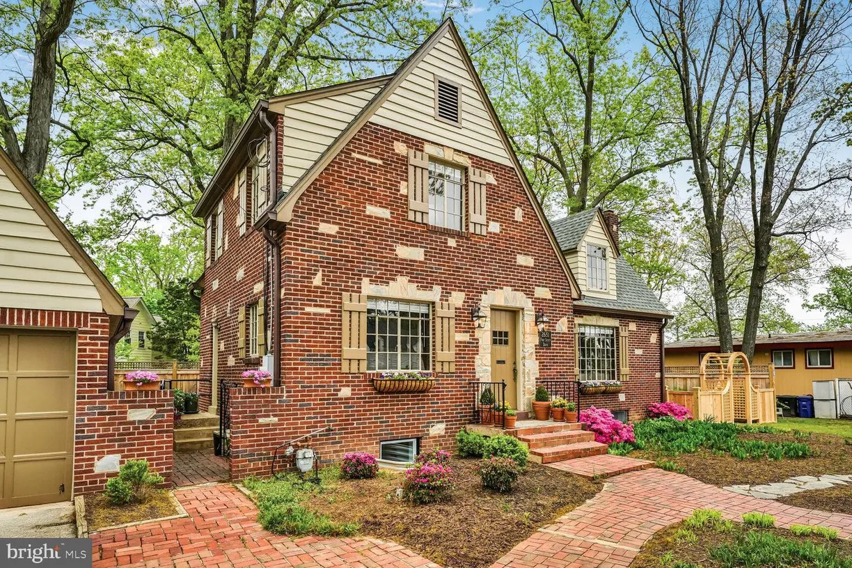 Washington Metro Area Real Estate | View 2651 Fort Scott Dr | Listing