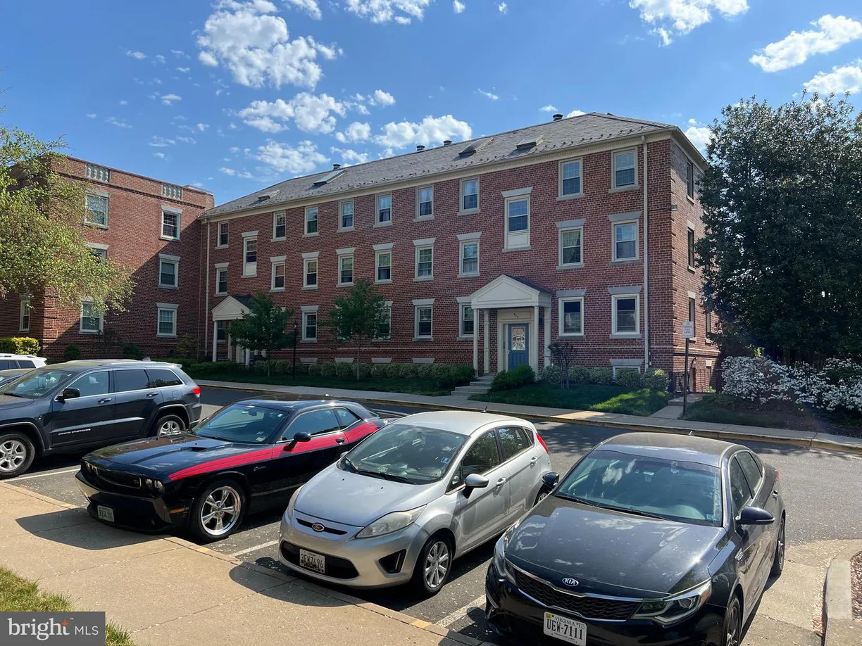 Washington Metro Area Real Estate | View 509 Bashford Ln, 1 | 2 Beds, 2 Baths