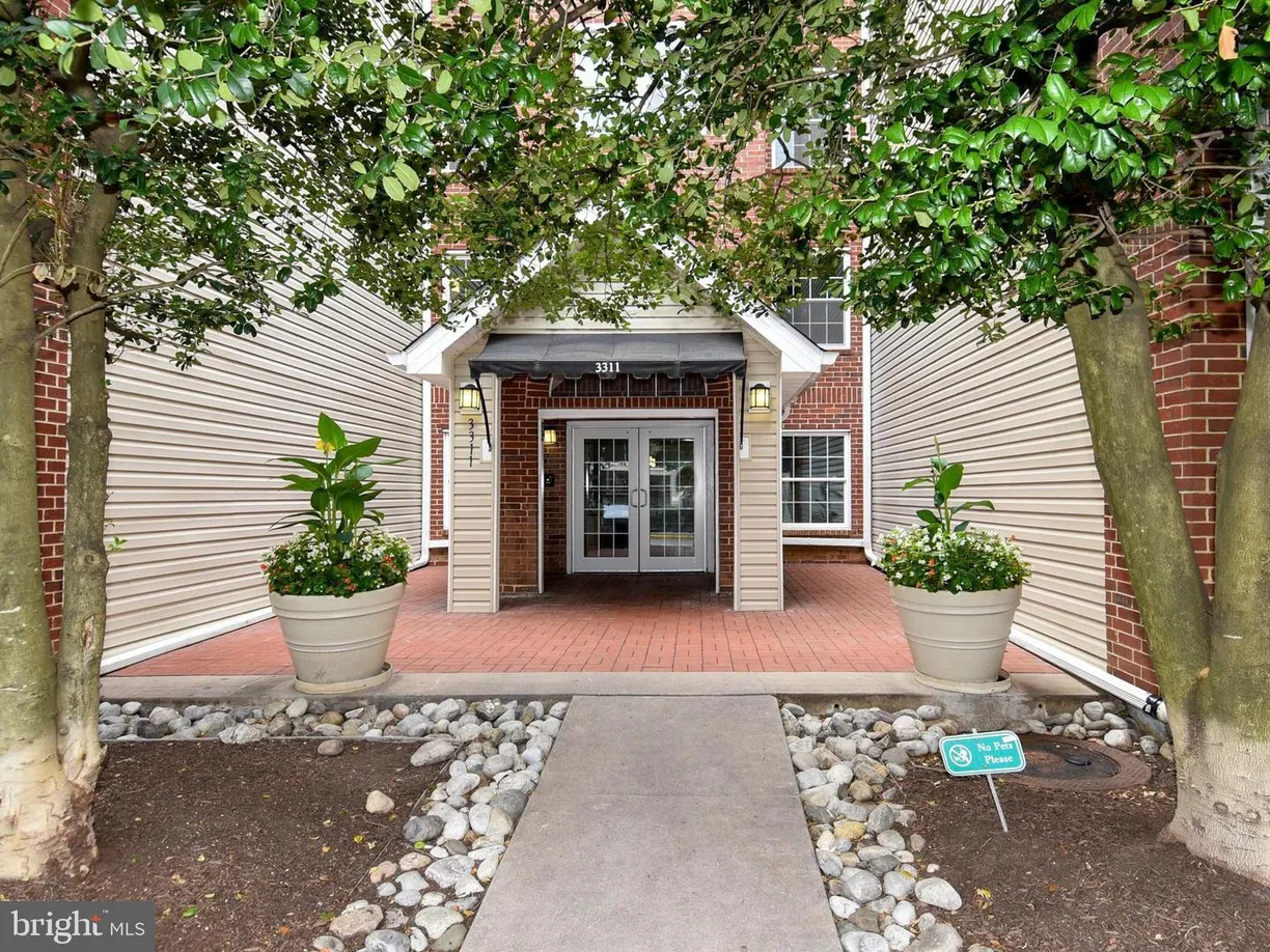 Washington Metro Area Real Estate | View 3311 Wyndham Cir, 1188 | 2 Beds, 2 Baths