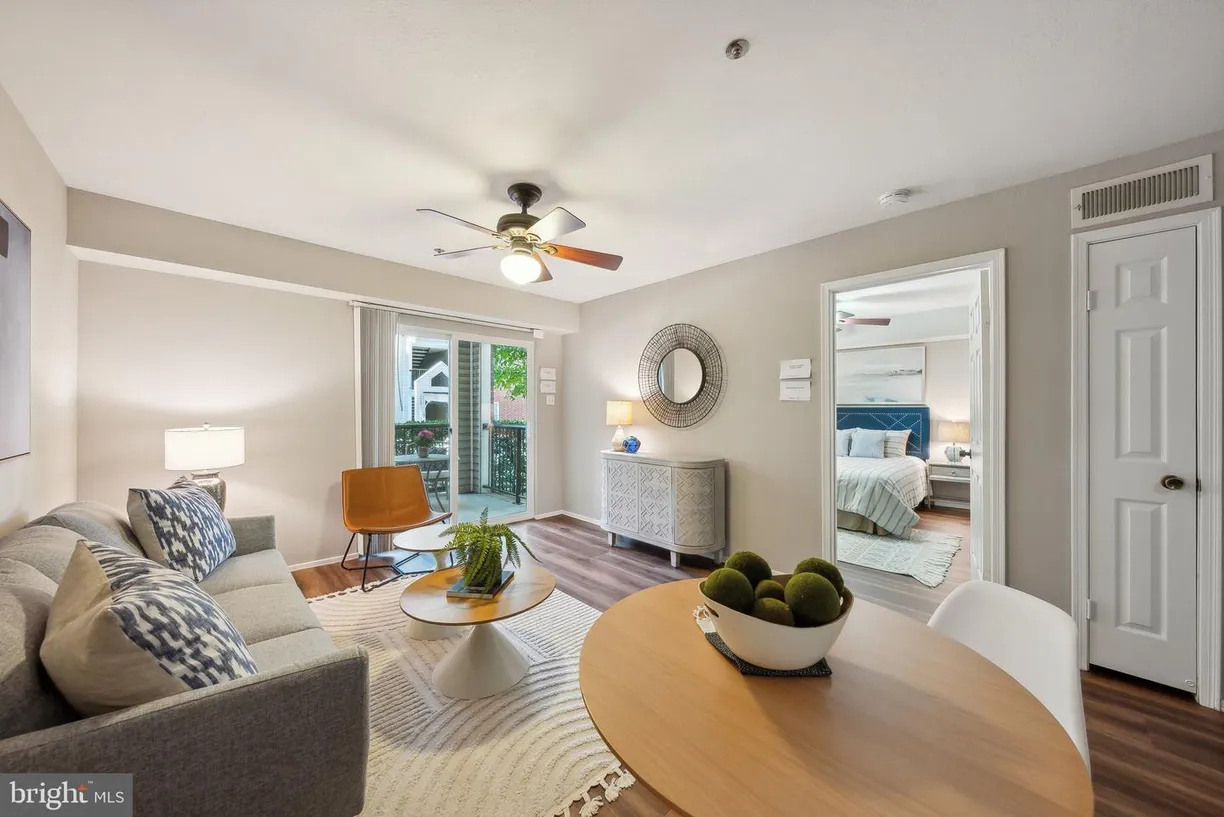 Washington Metro Area Real Estate | View 3311 Wyndham Cir, 1196 | 1 Bed, 1 Bath