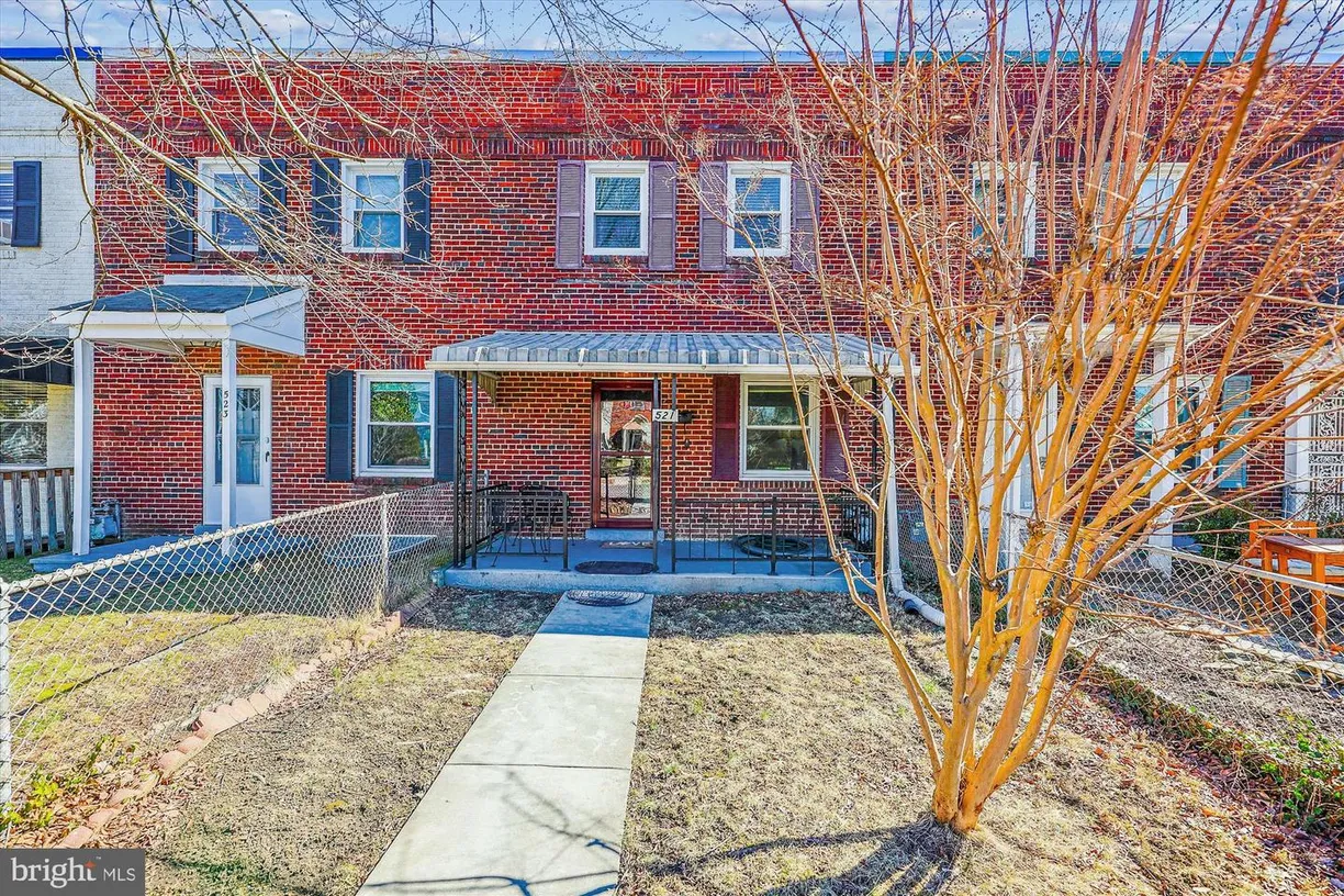 Washington Metro Area Real Estate | View 521 N Payne St | 2 Beds, 2 Baths