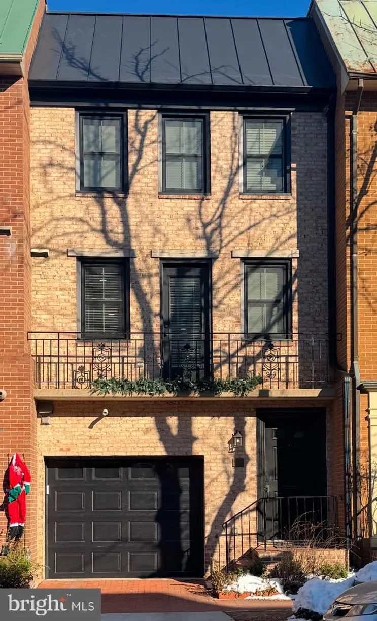 Washington Metro Area Real Estate | View 109 Queen St | 3 Beds