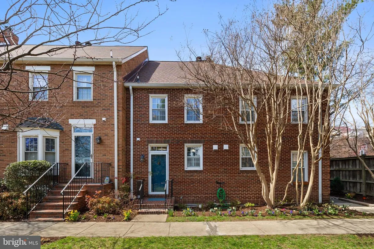 Washington Metro Area Real Estate | View 403 Old Town Ct | 3 Beds, 3 Baths