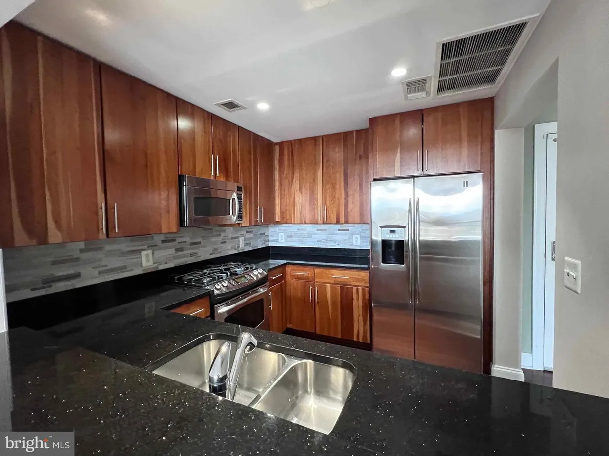 Washington Metro Area Real Estate | View 2050 Jamieson Ave, 1302 | 2 Beds, 2 Baths