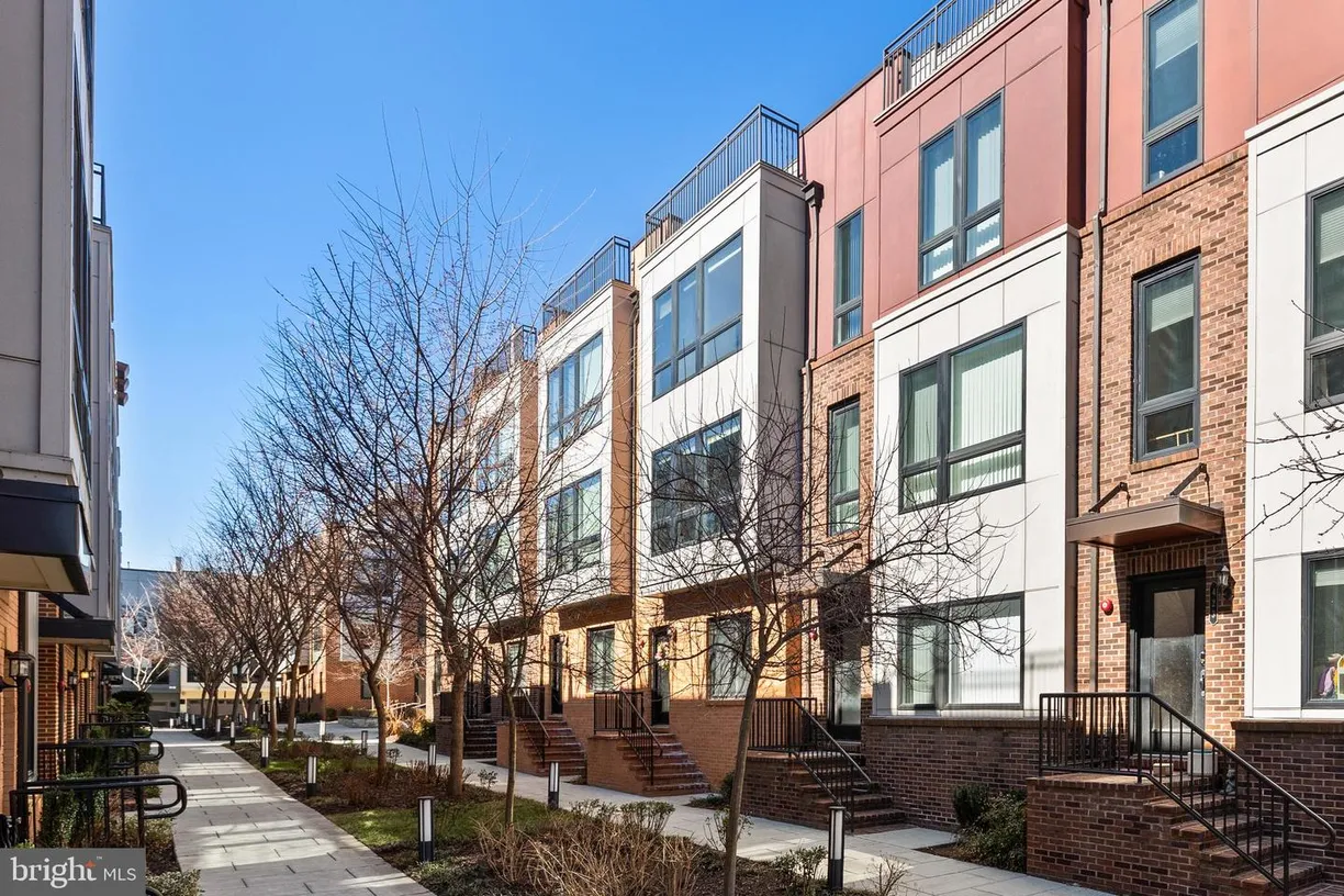 Washington Metro Area Real Estate | View 427 Nottoway Walk | 4 Beds, 3 Baths