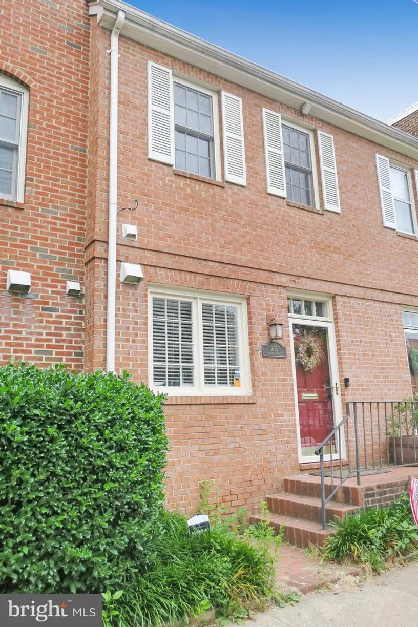 Washington Metro Area Real Estate | View 205 S Payne St | 3 Beds