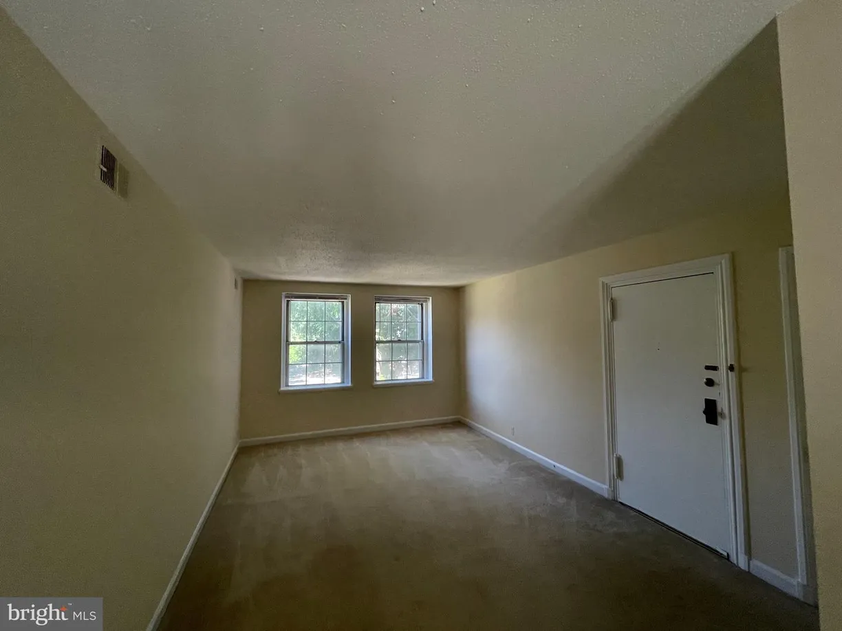 Washington Metro Area Real Estate | View 4906 29th Rd S, b2 | Listing