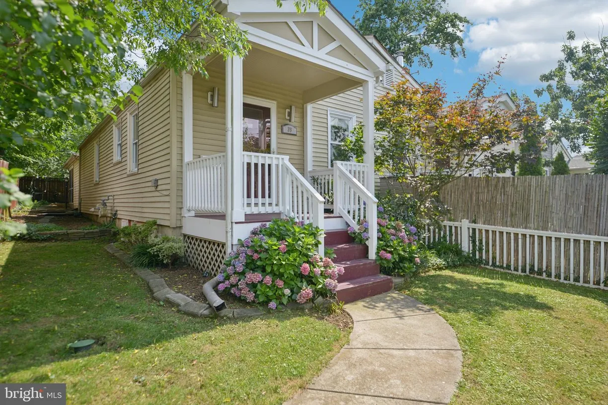 Washington Metro Area Real Estate | View 39 E Reed Ave | 2 Beds, 2 Baths