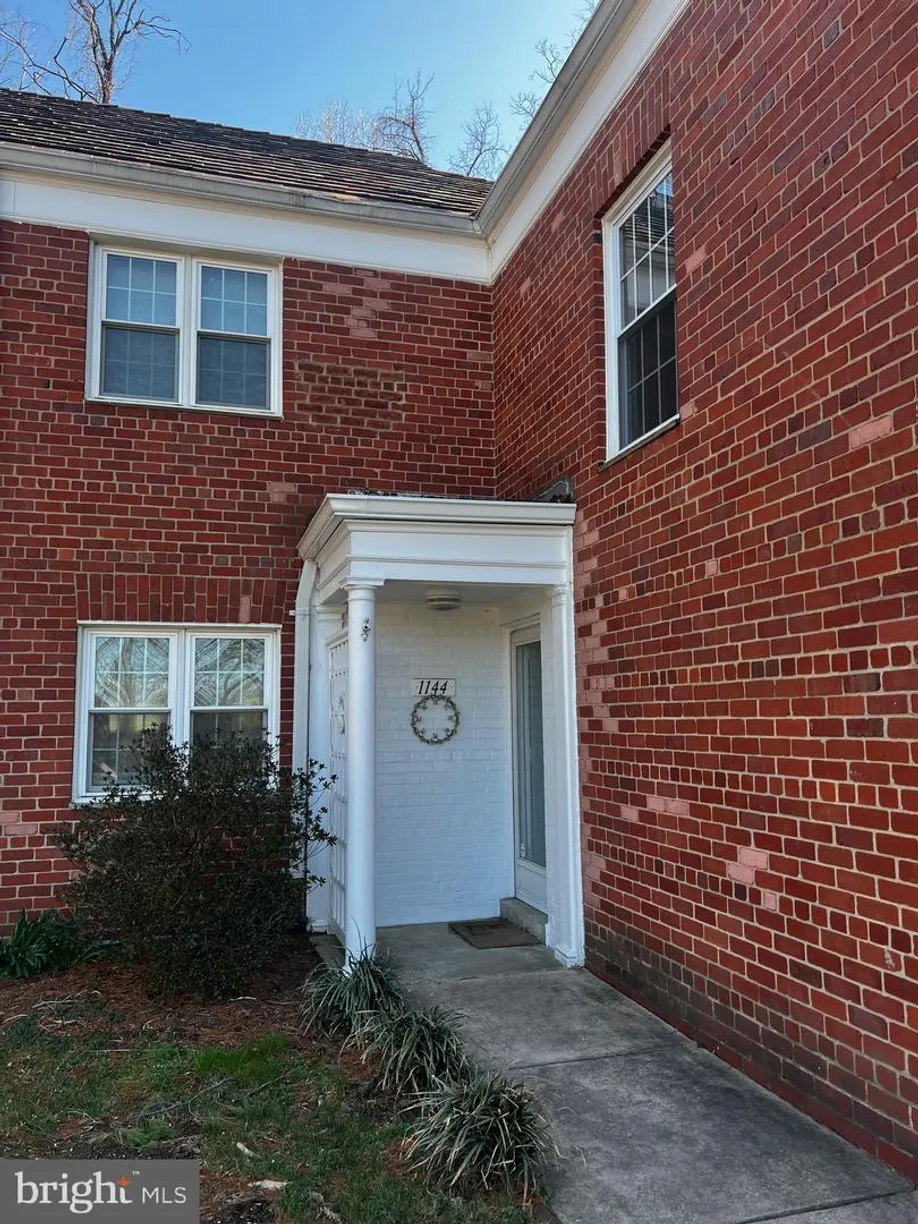 Washington Metro Area Real Estate | View 1144 Valley Dr | 1 Bed, 1 Bath