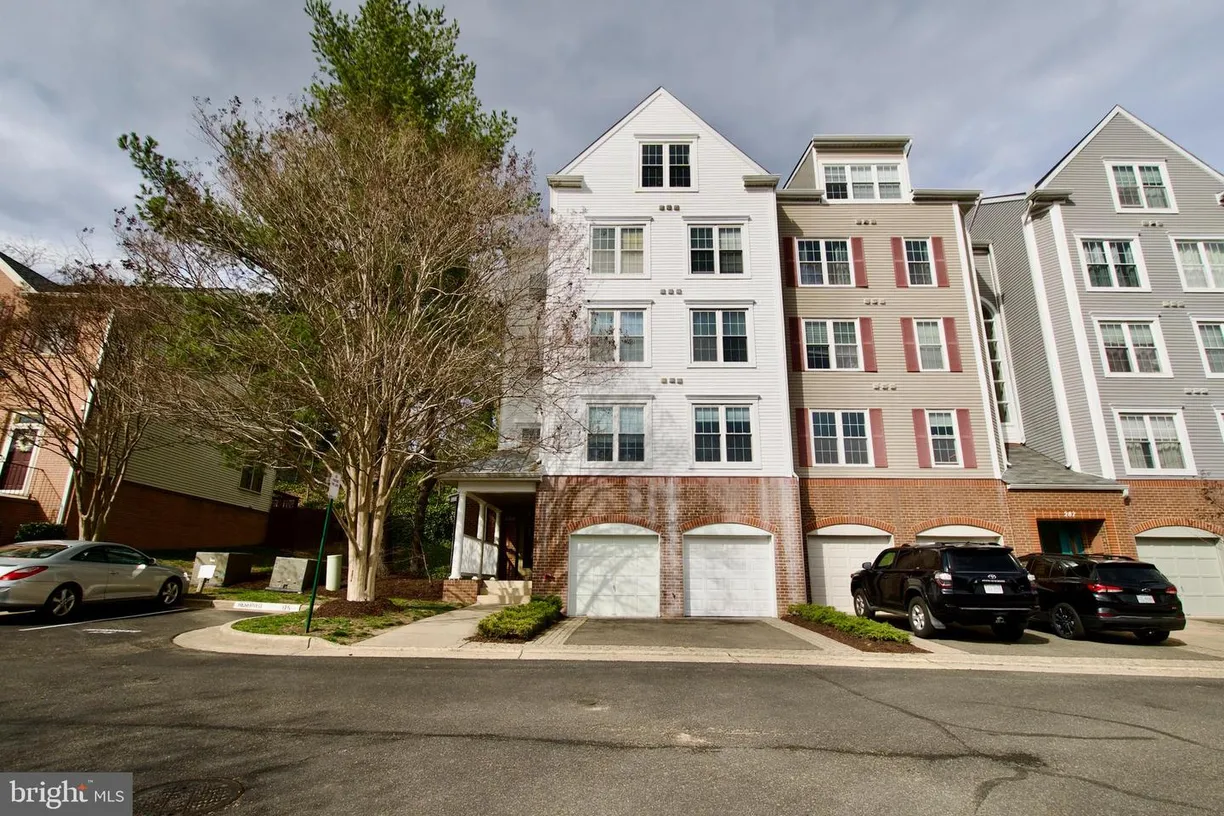 Washington Metro Area Real Estate | View 289 S Pickett St, 201 | 2 Beds