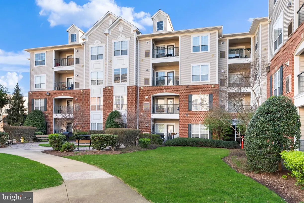 Washington Metro Area Real Estate | View 4850 Eisenhower Ave, 204 | 2 Beds, 2 Baths