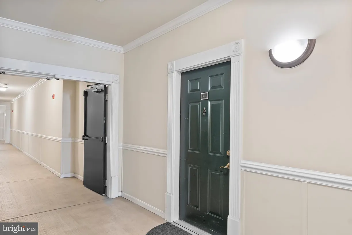 Washington Metro Area Real Estate | View 4850 Eisenhower Ave, 204 | Listing