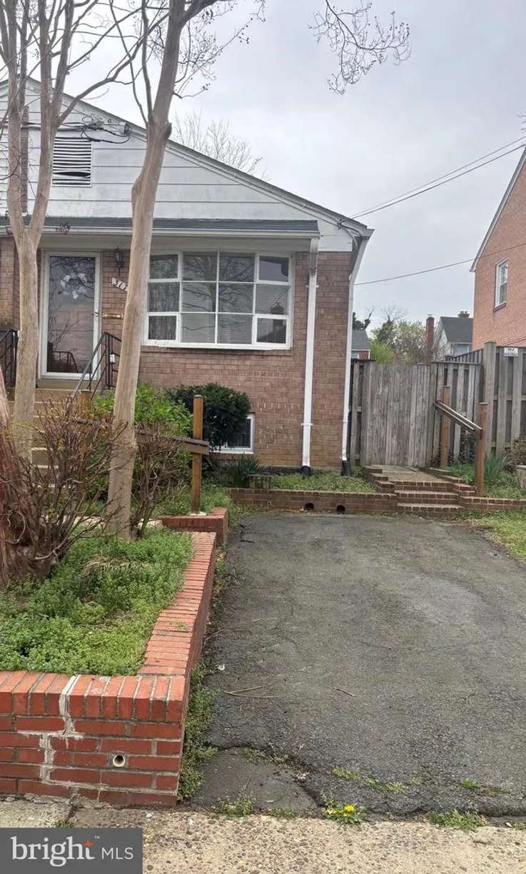 Washington Metro Area Real Estate | View 317 Laverne Ave | 2 Beds, 2 Baths